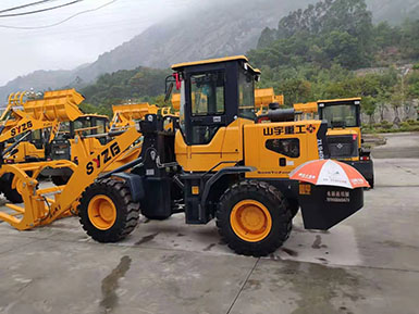 恭喜羅總喜提新車，山宇裝載機(jī)940走起，山宇重工，助您成功！